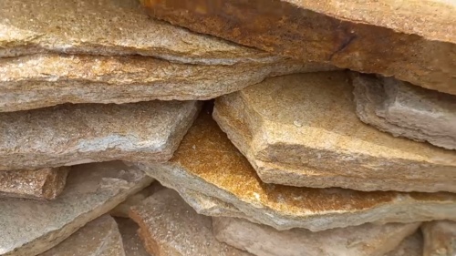 Плитняк златолит жёлтый золотистый для отмостки купить в Махачкале