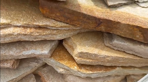 Плитняк златолит жёлтый золотистый для отмостки купить в Махачкале