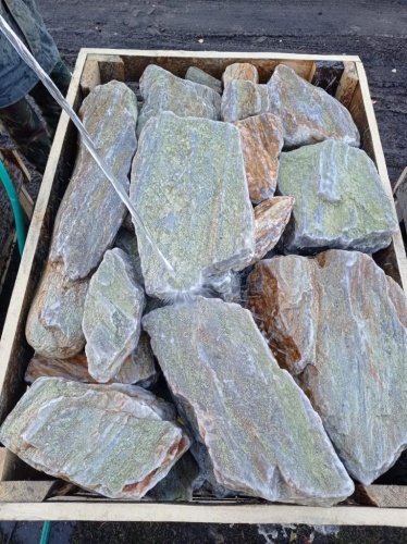 Златолит жёлтый, жёлто-зелёный глыбки и валуны для ланшафтного дизайна купить в Махачкале