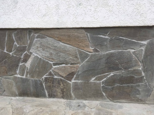 Плитняк златолит Уральский для цоколя, отмостки купить в Махачкале