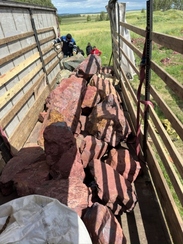 Ландшафтные глыбы красно-фиолетовые 200-1000 килограмм купить в Махачкале