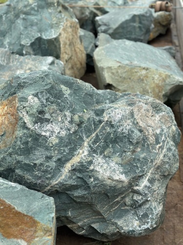 Камни для ландшафтного дизайна зелёные 10-60 килограмм купить в Махачкале