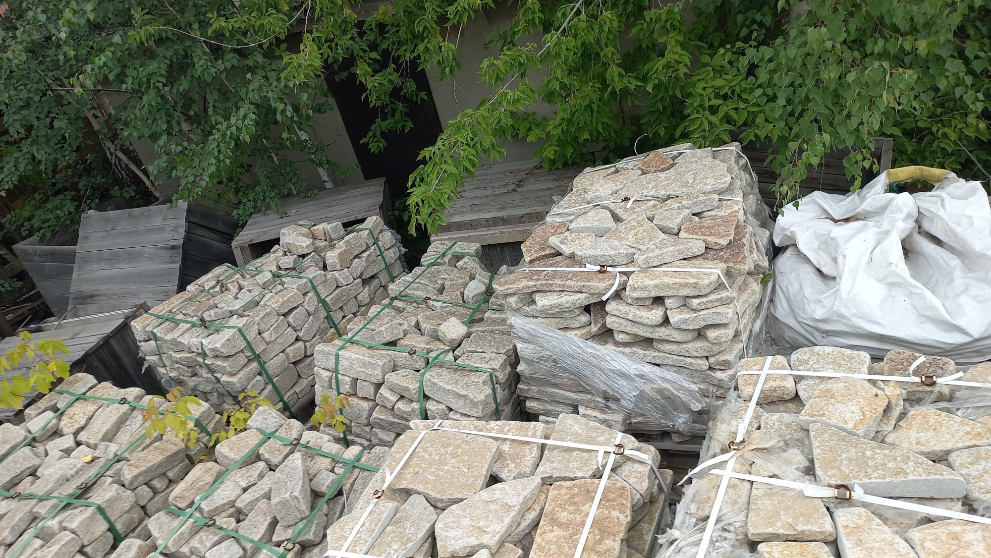 Плитняк гранитный галтованный купить в Махачкале