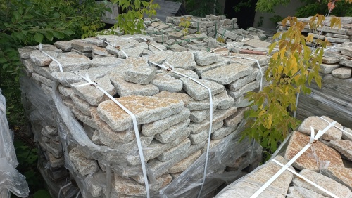 Гранитный плитняк галтованный для парковки купить в Махачкале