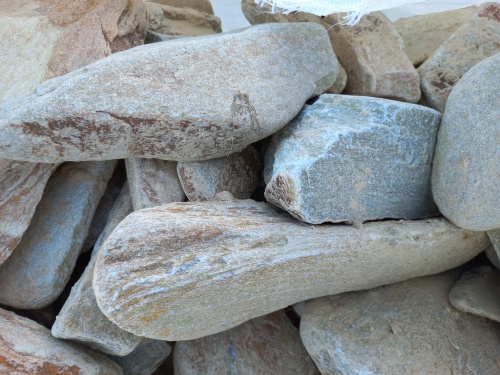 Златолит жёлтый, жёлто-зелёный глыбки и валуны для ланшафтного дизайна купить в Махачкале