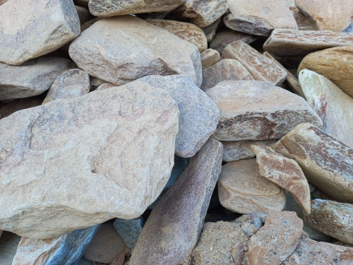 Златолит жёлтый, жёлто-зелёный глыбки и валуны для ланшафтного дизайна купить в Махачкале