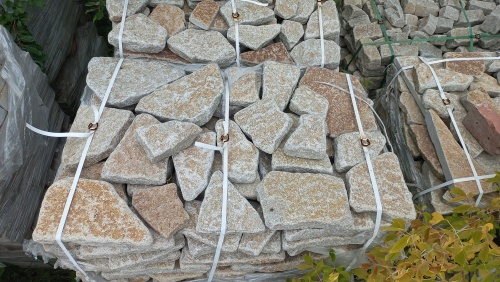 Гранитный плитняк галтованный для парковки купить в Махачкале