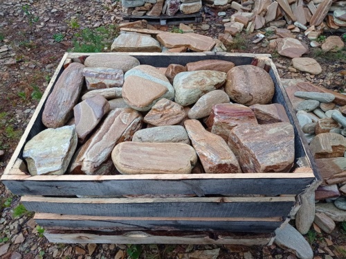 Златолит жёлтый, жёлто-зелёный глыбки и валуны для ланшафтного дизайна купить в Махачкале