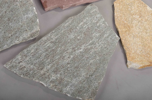 Плитняк златолит Уральский для цоколя, отмостки купить в Махачкале